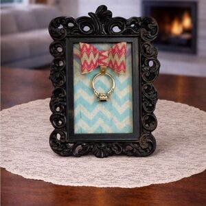 New! Black Vintage Faux Ring Display With Lovely Bow Decor